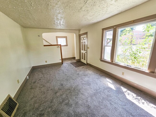 Building Photo - 1317 Brown St