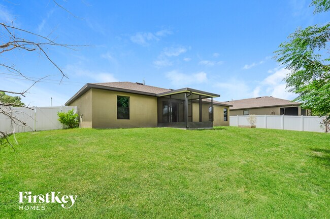 Building Photo - 882 N Fairbanks Dr