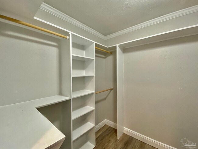 Building Photo - 402 Fairpoint Dr