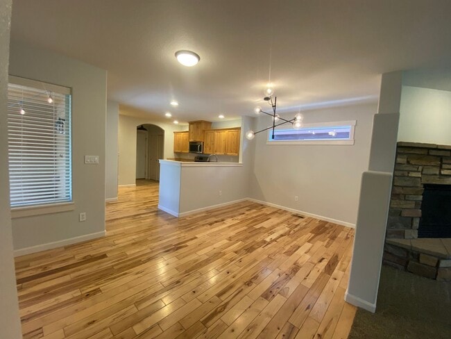 Building Photo - 3-BR Craftsman Home in SE Bend