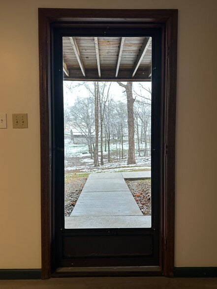 Building Photo - 1230 Stonewall Jackson Dr