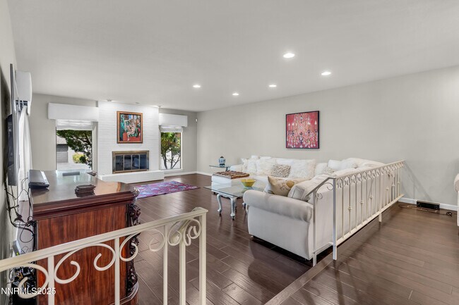 Building Photo - 4953 Lakeridge Terrace W