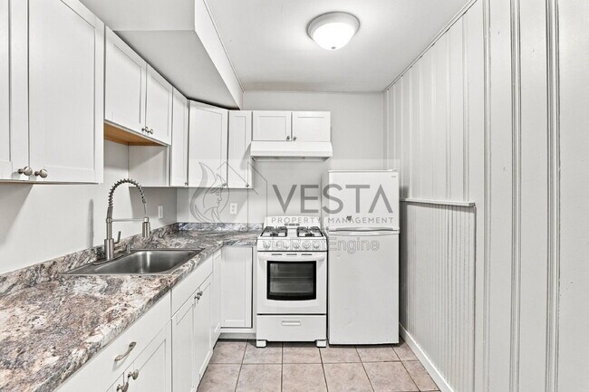 Building Photo - 4 Farrwood Ave