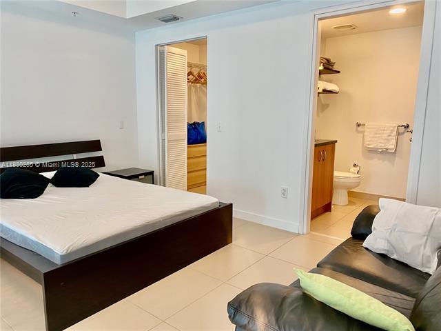 Building Photo - 300 S Biscayne Blvd