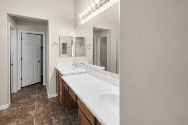 Building Photo - Buckeye Home