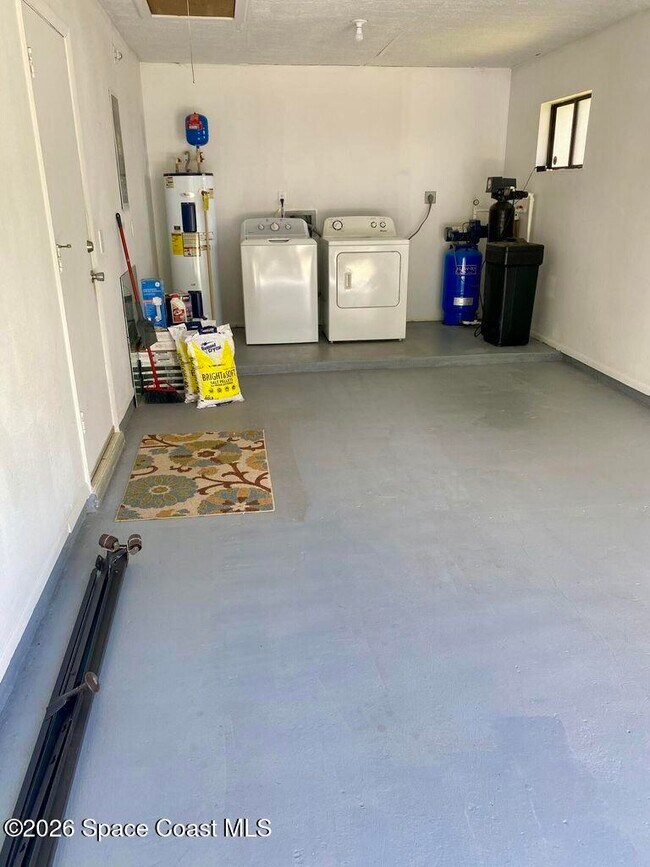 Building Photo - 1279 Valencia St SE