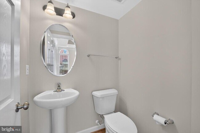 Building Photo - 30 Sharpstead Ln