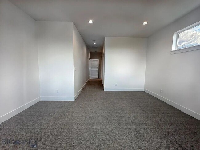 Building Photo - 509 Spaniel Ln