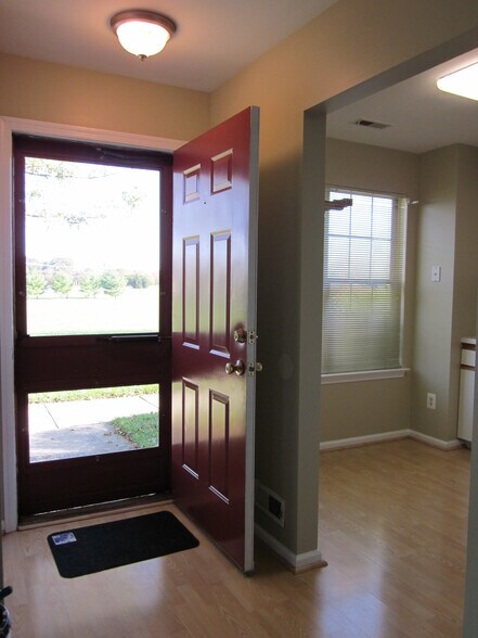 Front Entry - 2605 Thistledown Ct