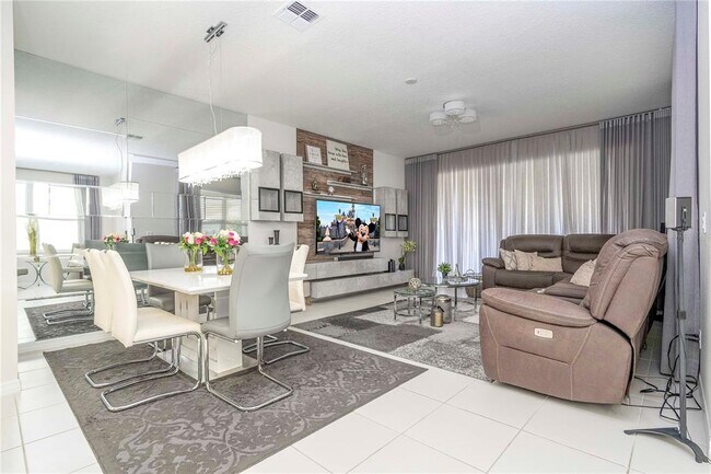Building Photo - 15205 Shonan Gold Dr