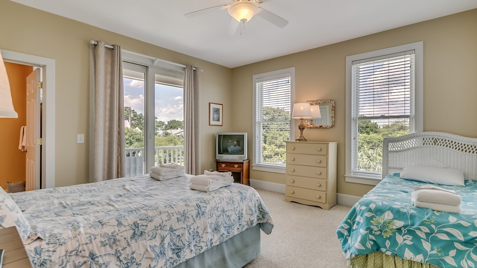 Building Photo - 630 Parker Dr