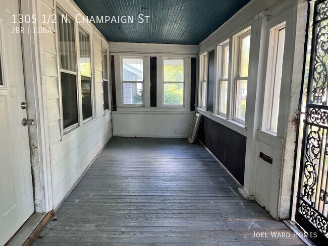 Building Photo - Charming 2-Bedroom Home with Spacious Back...