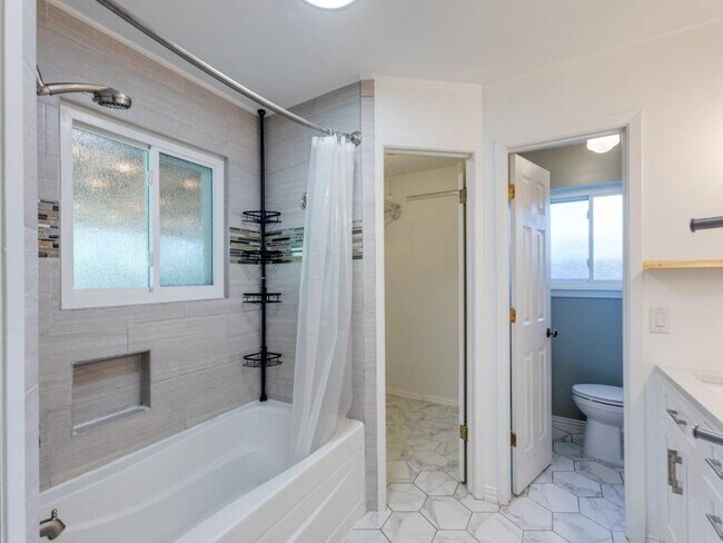 Building Photo - 2404 N Shields Dr