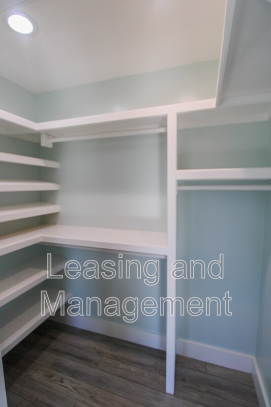 Building Photo - 823 Jordan St