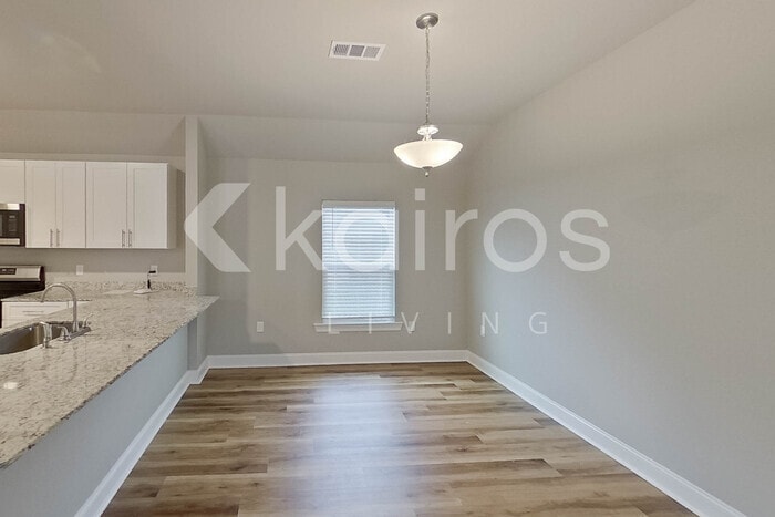 Building Photo - 13751 Pinyon Dr