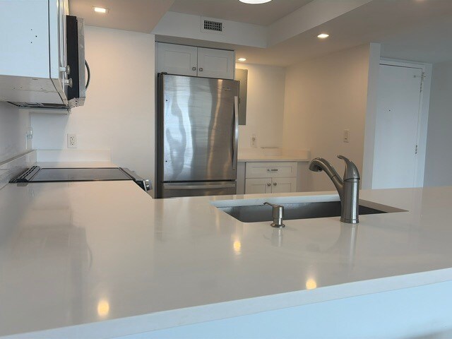 Building Photo - 3000 E Sunrise Blvd