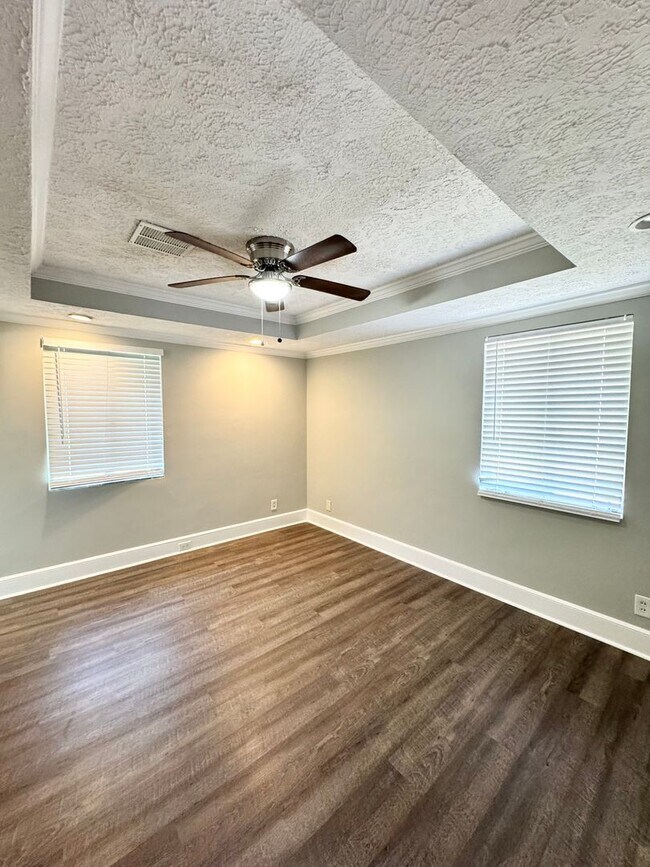 Building Photo - ** 4 Bed 2 Bath located in Morningview ** Call 334-366-9198 to schedule a self tour