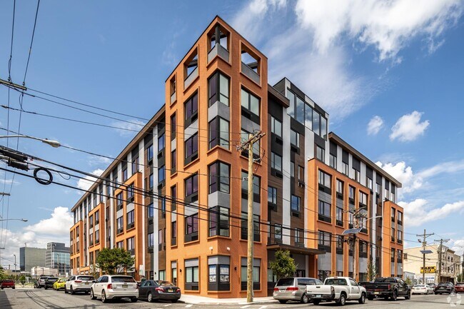 Building Photo - 41 Madison St