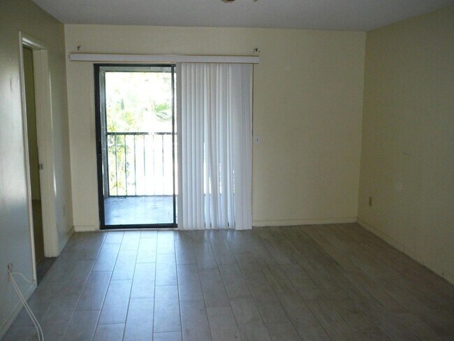 Building Photo - 617 Ixoria Ave