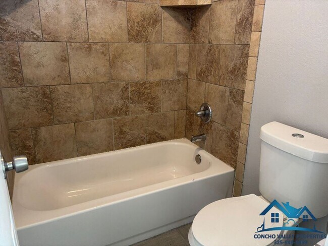 Building Photo - For Rent - 3 Bed/ 2 Bath in the Bluffs