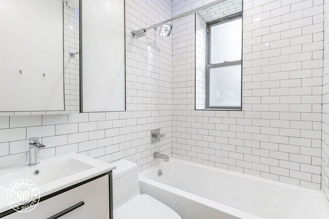 Building Photo - 1671 Lincoln Pl