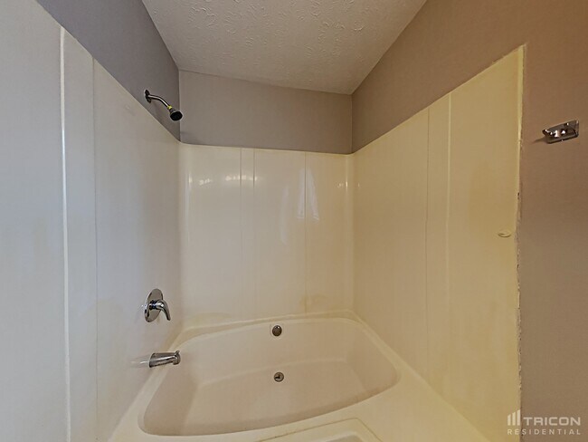 Building Photo - 476 Hale Haven Dr