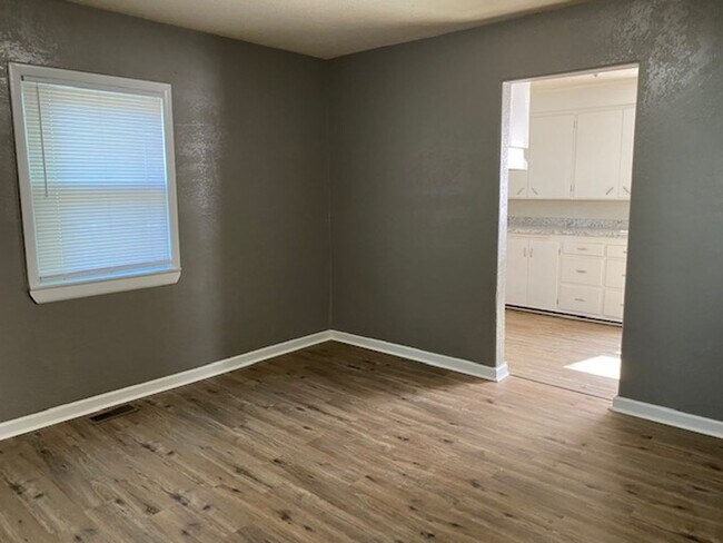 Building Photo - COMING SOON! Charming 2 Bedroom Home