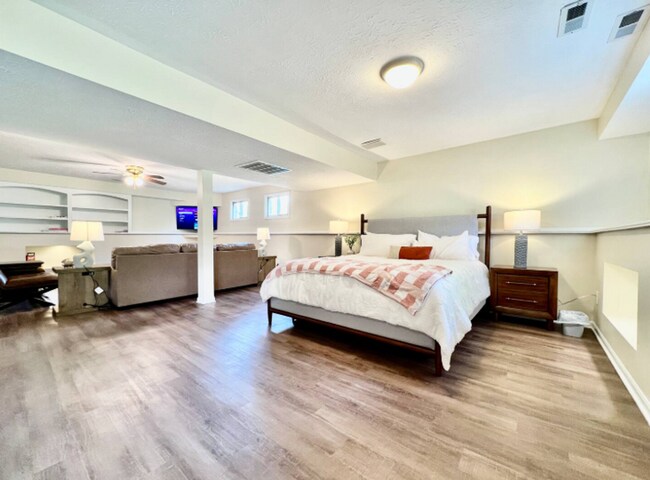 Building Photo - Large, stylish home in heart of Liberty twp.