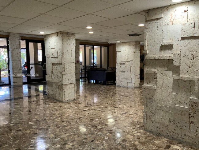 Building Photo - 1470 NE 123rd St