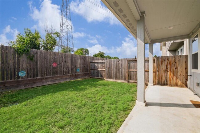 Building Photo - 1806 La Magnolia Dr