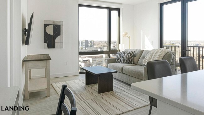 Building Photo - 1007 S Mint St