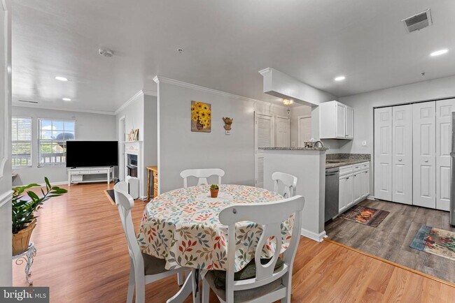 Building Photo - 8099 Lacy Dr