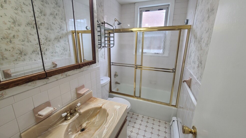 Building Photo - 86 Tonnele Ave