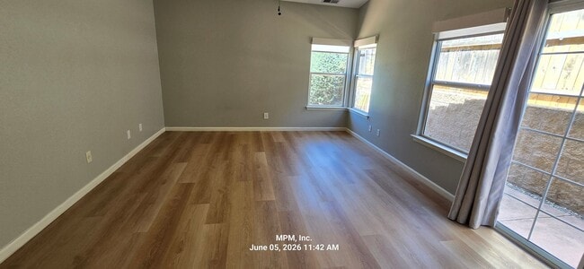 Building Photo - 3 bedroom 2 bath home