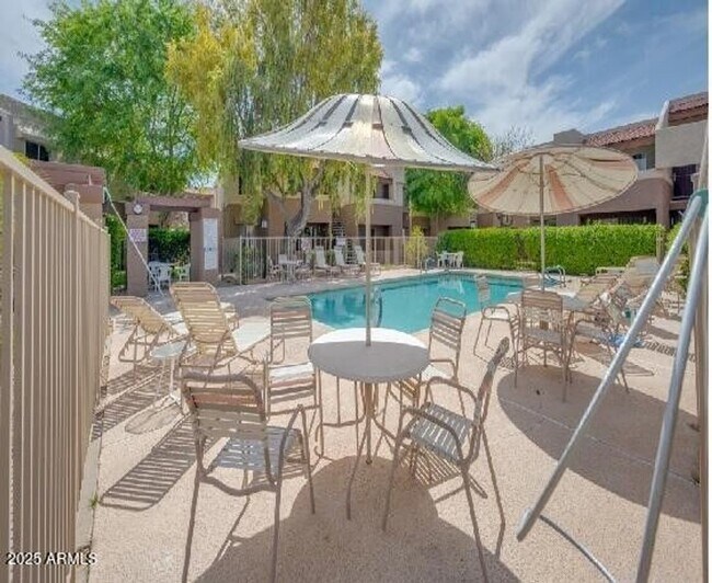 Building Photo - 1 Bedroom Condo in a private gated communi...