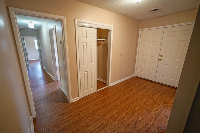 Building Photo - 410 Gaither Dr