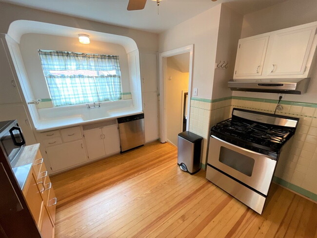 Building Photo - 4125 Pillars Dr