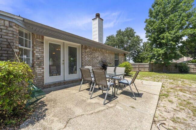 Building Photo - 406 Shorewood Cir