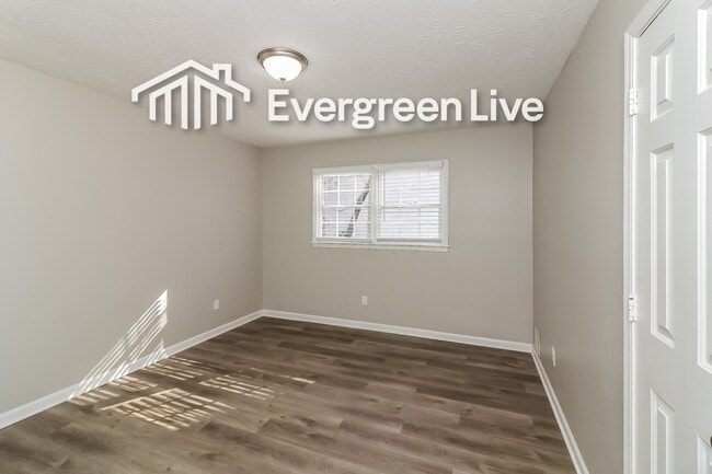 Building Photo - 5040 Waterford Dr SW