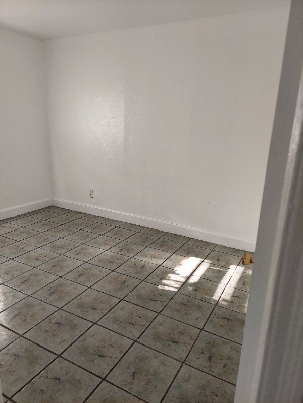 Building Photo - 2513 Grant St