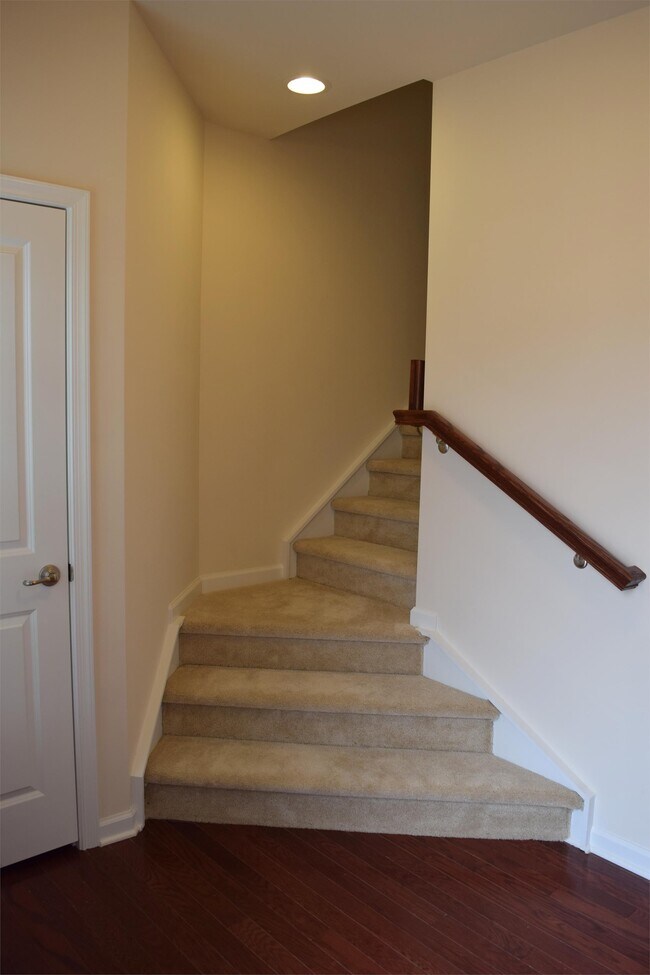 Building Photo - 2757 Silverthorn Dr