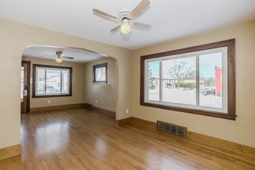 Building Photo - 4151 Coolidge Ave