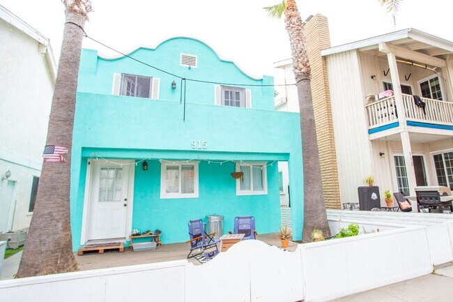 Building Photo - 915 E Balboa Blvd