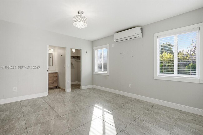 Building Photo - 2120 SW 16th St