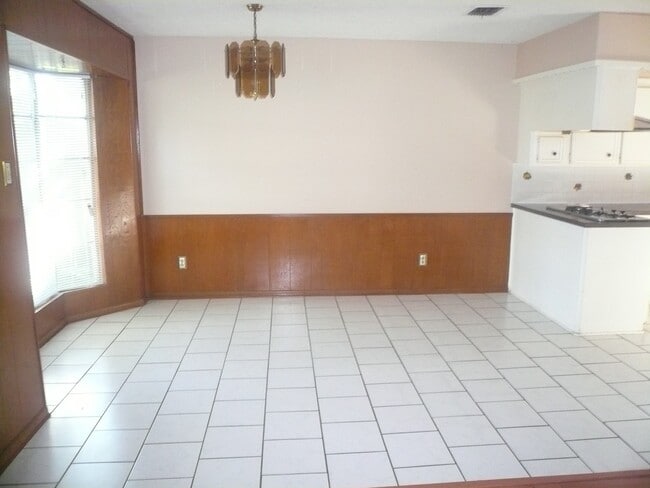 Building Photo - 9402 Meaux Dr