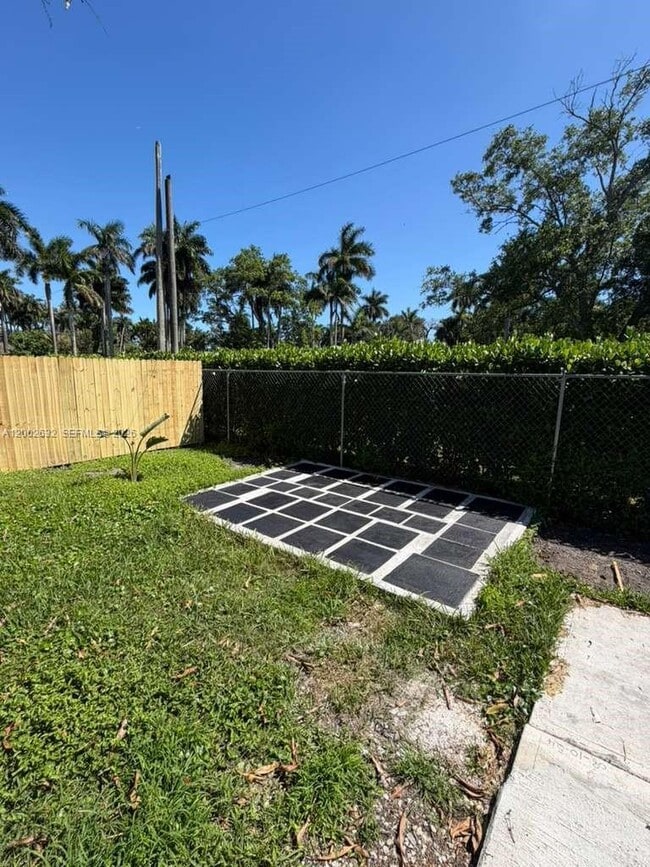 Building Photo - 14240 S Biscayne River Dr