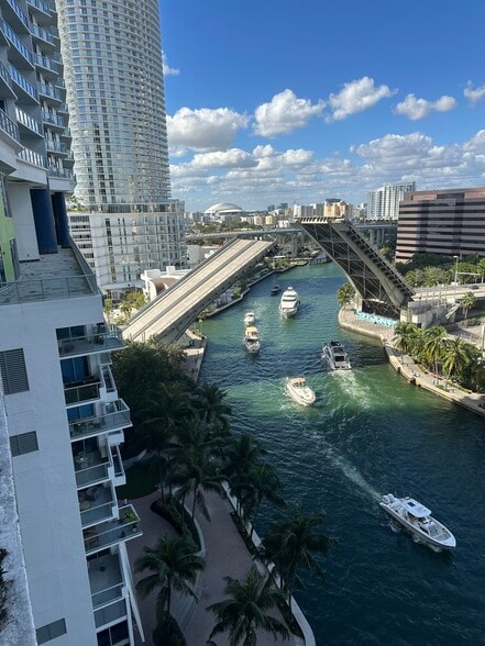 Building Photo - 690 SW 1st Ct