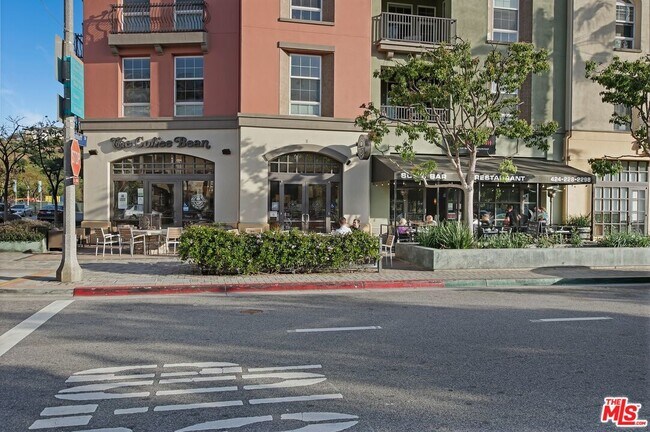 Building Photo - 6030 Seabluff Dr