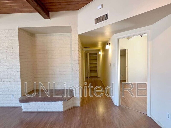 Building Photo - 355 Canyon Diablo Rd