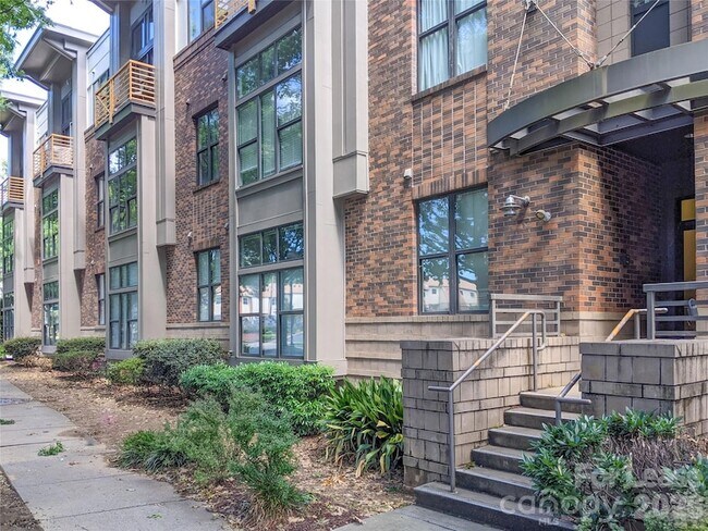 Building Photo - 716 N Davidson St
